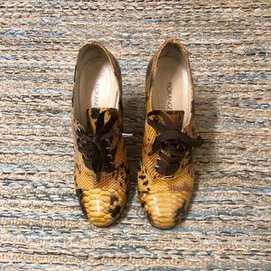 Shoes heel snake leather
